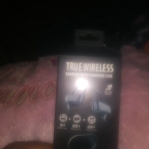 True WireLess Earbuds with charging case
